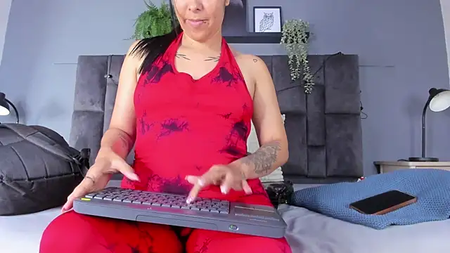 Snapshot of DulceAurora__ chatting on 06/04/26, 03:11 DulceAurora online show from 06/04/26, 03:11