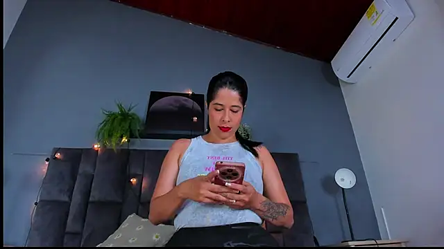 Snapshot of DulceAurora__ chatting on 03/23/26, 01:28 DulceAurora online show from 03/23/26, 01:28
