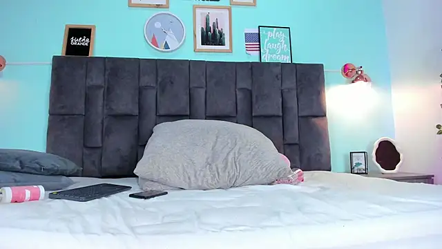 DulceAurora   online show from 03/22/25, 08:51