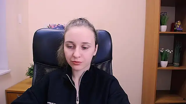 Snapshot of _Nicole_new chatting on 01/24/25, 10:21 Nicole new online show from 01/24/25, 10:21