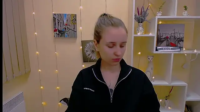 Snapshot of _Nicole_new chatting on 03/05/25, 12:44 Nicole new online show from 03/05/25, 12:44