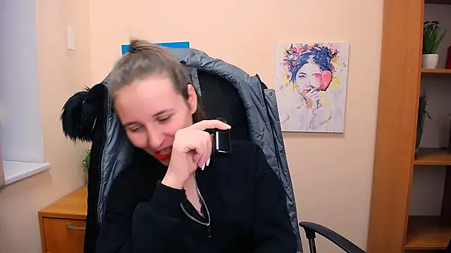 Snapshot of _Nicole_new chatting on 02/24/25, 03:42 Nicole new online show from 02/24/25, 03:42