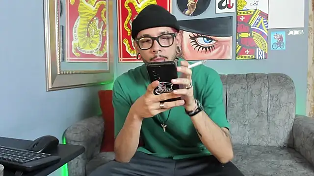 Snapshot of MurdockH chatting on 10/14/25, 04:24 MurdockH online show from 10/14/25, 04:24