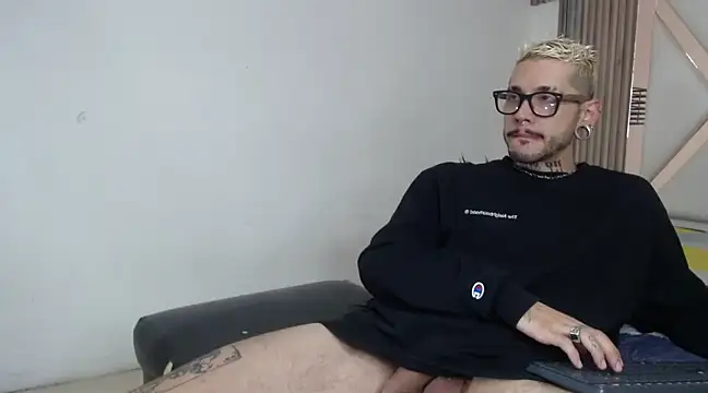 Snapshot of MurdockH chatting on 03/18/25, 04:40 MurdockH online show from 03/18/25, 04:40