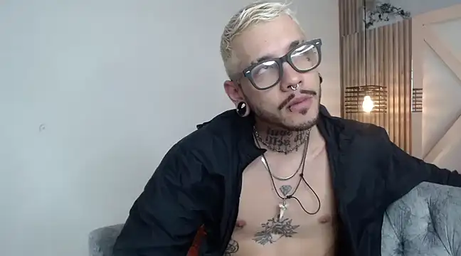 Snapshot of MurdockH chatting on 03/23/25, 06:26 MurdockH online show from 03/23/25, 06:26