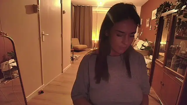 Nina24 online show from 12/16/25, 07:40