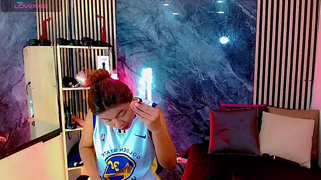 Isalombardi online show from 11/08/25, 03:43