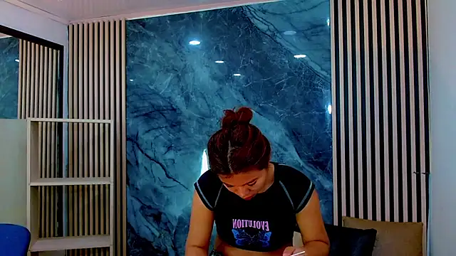 Isalombardi online show from 10/05/25, 03:08