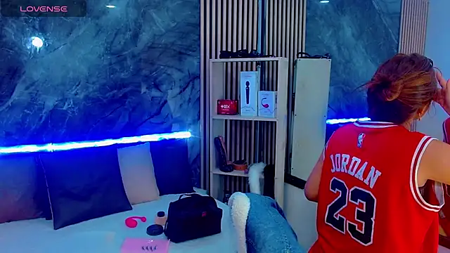 Isalombardi online show from 09/28/25, 02:51