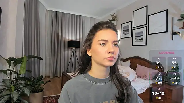 NicoleLuv online show from 12/04/25, 02:49