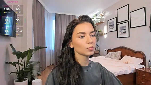 Snapshot of NicoleLuv chatting on 10/15/25, 01:08 NicoleLuv online show from 10/15/25, 01:08