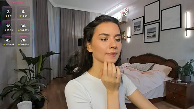 Snapshot of NicoleLuv chatting on 10/29/25, 01:10 NicoleLuv online show from 10/29/25, 01:10