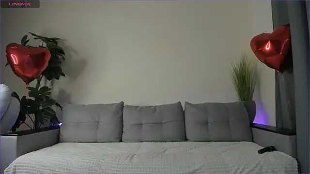 Snapshot of NicoleLuv chatting on 02/19/25, 04:11 NicoleLuv online show from 02/19/25, 04:11