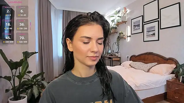 Snapshot of NicoleLuv chatting on 10/13/25, 01:12 NicoleLuv online show from 10/13/25, 01:12