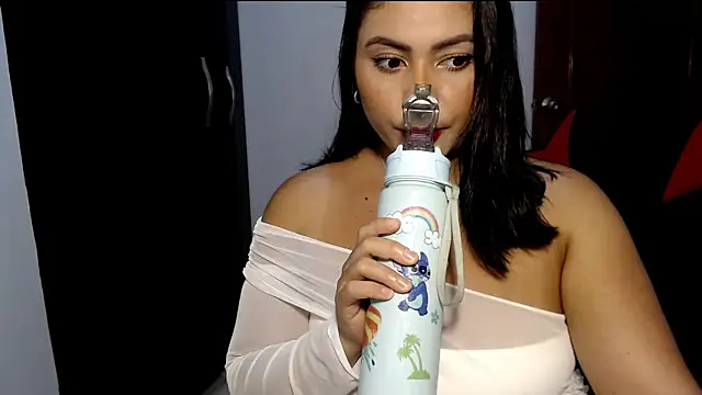 Snapshot of meghan2 chatting on 10/26/25, 01:28 meghan2 online show from 10/26/25, 01:28