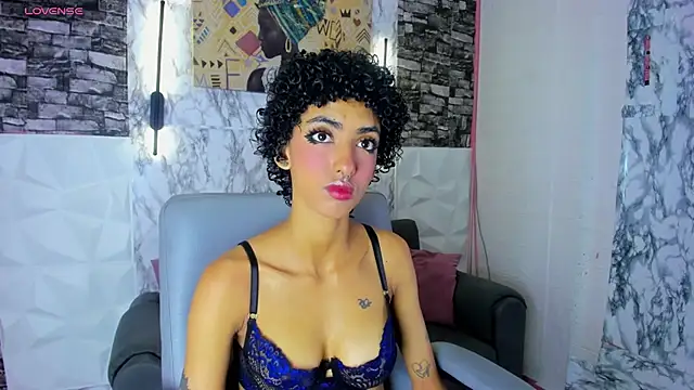 Snapshot of Queen_Cuarxxo chatting on 07/18/26, 12:30 Queen Cuarxxo online show from 07/18/26, 12:30
