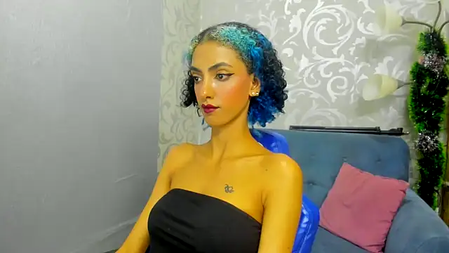 Snapshot of Queen_Cuarxxo chatting on 01/11/25, 03:02 Queen Cuarxxo online show from 01/11/25, 03:02