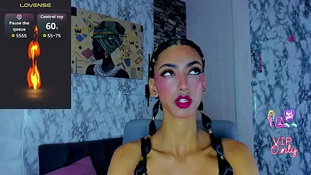 Snapshot of Queen_Cuarxxo chatting on 07/14/26, 12:32 Queen Cuarxxo online show from 07/14/26, 12:32