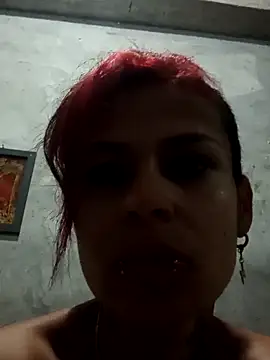 Snapshot of safira_hot chatting on 01/06/25, 12:48 safira hot online show from 01/06/25, 12:48