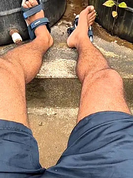 yourboy2000   online show from 10/04/25, 10:39