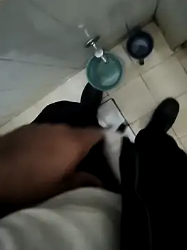 yourboy2000   online show from 09/29/25, 07:48