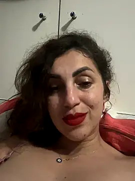 EmaSkyes online show from 11/04/25, 07:28