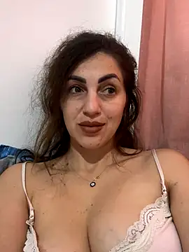 EmaSkyes online show from 11/18/25, 07:33