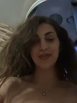 EmaSkyes online show from 10/03/25, 07:15