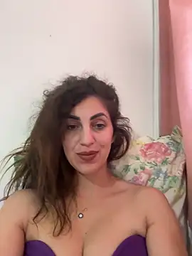 EmaSkyes online show from 10/29/25, 07:51