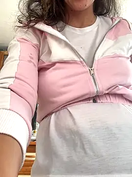 EmaSkyes online show from 11/01/25, 08:19