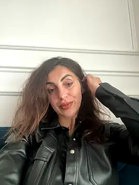 EmaSkyes online show from 10/23/25, 07:07