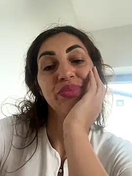 EmaSkyes online show from 10/06/25, 07:53