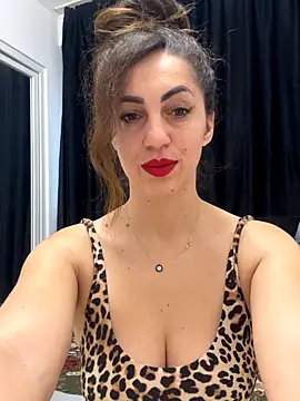 EmaSkyes online show from 11/30/25, 06:47