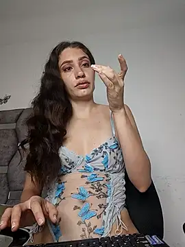 aurelialux online show from 12/15/25, 08:36