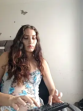 aurelialux online show from 11/13/25, 08:13