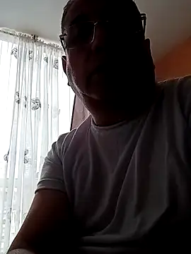 Snapshot of MATTHEW_MRANDA chatting on 06/25/26, 06:35 MATTHEW MRANDA online show from 06/25/26, 06:35