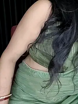 Snapshot of kaamuk_shweta chatting on 10/16/25, 05:10 kaamuk shweta online show from 10/16/25, 05:10