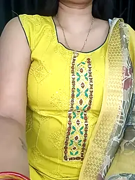Snapshot of kaamuk_shweta chatting on 03/20/25, 04:42 kaamuk shweta online show from 03/20/25, 04:42