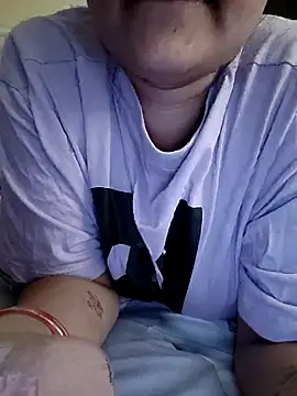 Snapshot of kaamuk_shweta chatting on 04/14/26, 07:13 kaamuk shweta online show from 04/14/26, 07:13