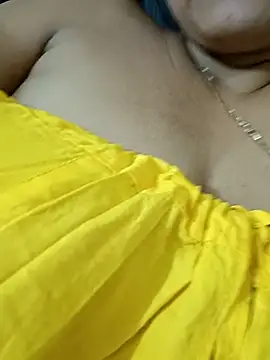 Snapshot of kaamuk_shweta chatting on 09/23/25, 12:28 kaamuk shweta online show from 09/23/25, 12:28