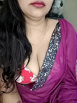 Snapshot of kaamuk_shweta chatting on 10/14/25, 12:33 kaamuk shweta online show from 10/14/25, 12:33