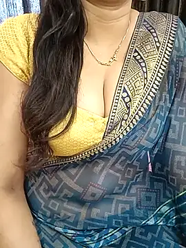 Snapshot of kaamuk_shweta chatting on 03/21/25, 05:43 kaamuk shweta online show from 03/21/25, 05:43