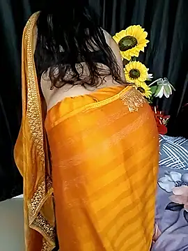 Snapshot of kaamuk_shweta chatting on 09/20/25, 06:13 kaamuk shweta online show from 09/20/25, 06:13