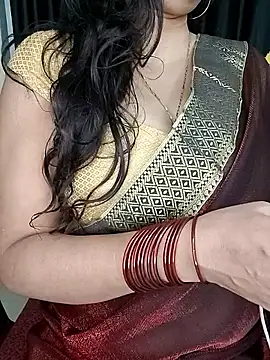 Snapshot of kaamuk_shweta chatting on 10/06/25, 10:21 kaamuk shweta online show from 10/06/25, 10:21