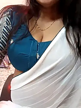 Snapshot of kaamuk_shweta chatting on 03/12/25, 05:13 kaamuk shweta online show from 03/12/25, 05:13