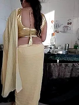 Snapshot of kaamuk_shweta chatting on 03/12/26, 02:06 kaamuk shweta online show from 03/12/26, 02:06