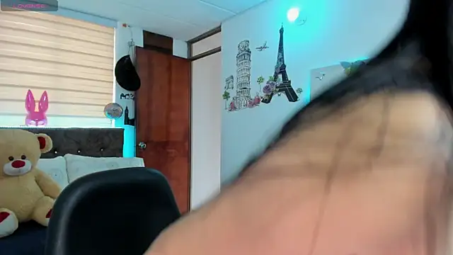 Snapshot of Luxxur69 chatting on 04/13/26, 03:27 Luxxur69 online show from 04/13/26, 03:27