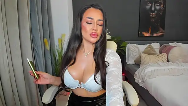 Sonia  Rey online show from 11/26/25, 04:45