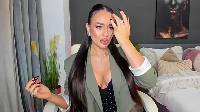 Sonia  Rey online show from 11/23/25, 07:02