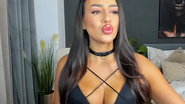 Sonia  Rey online show from 09/12/25, 03:45